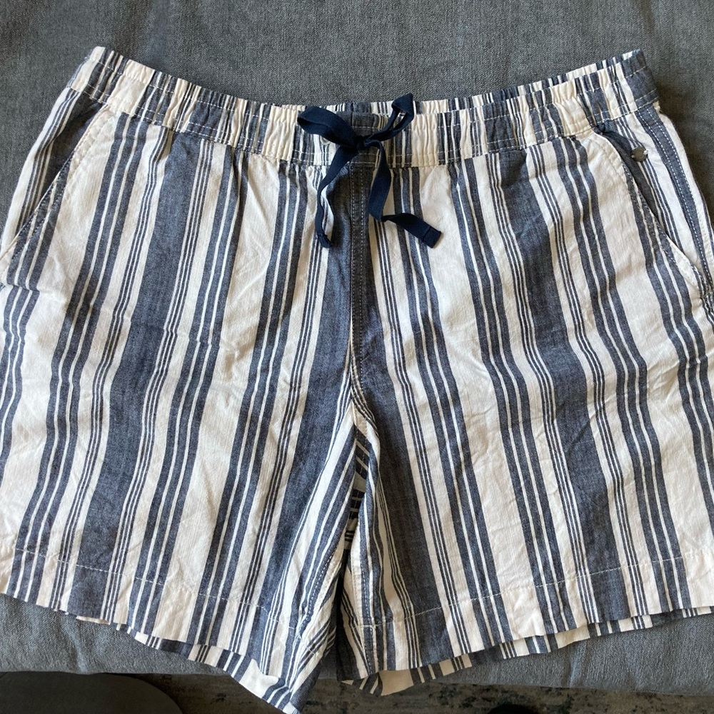 L.L. Bean elastic waist tie beach shorts